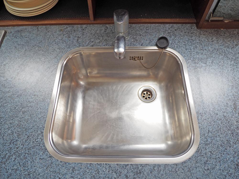 Saloon, Accommodation